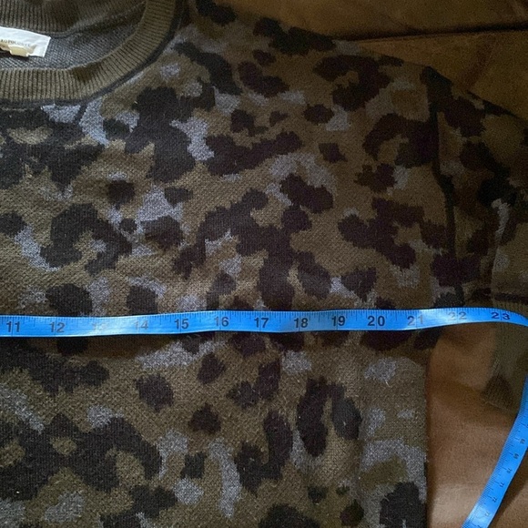 Anthropologie Olive Green/Lavender Animal Print Knit Crewneck Sweater, Size M - Picture 6 of 7